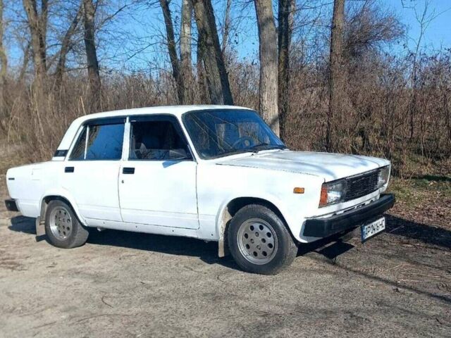 Белый ВАЗ 2105, объемом двигателя 1.2 л и пробегом 680 тыс. км за 1300 $, фото 1 на Automoto.ua