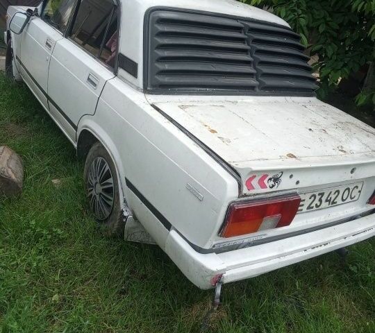 Белый ВАЗ 2105, объемом двигателя 0 л и пробегом 5 тыс. км за 179 $, фото 1 на Automoto.ua