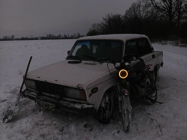 Белый ВАЗ 2105, объемом двигателя 1 л и пробегом 45 тыс. км за 578 $, фото 1 на Automoto.ua