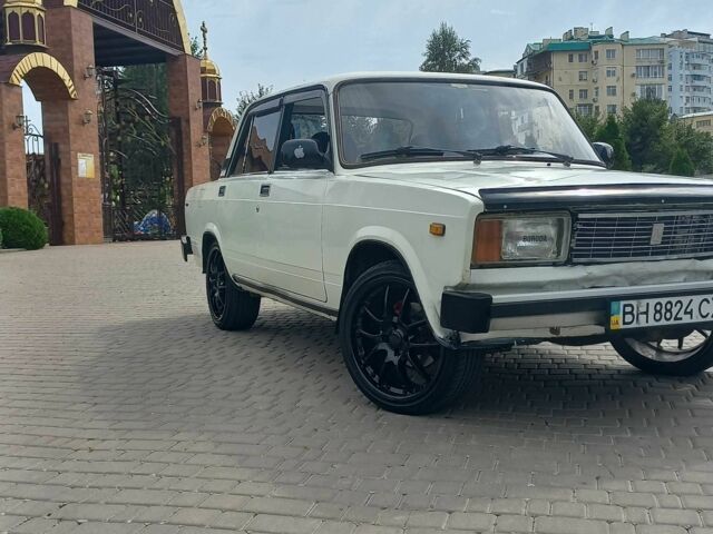Белый ВАЗ 2105, объемом двигателя 1.5 л и пробегом 175 тыс. км за 1306 $, фото 1 на Automoto.ua