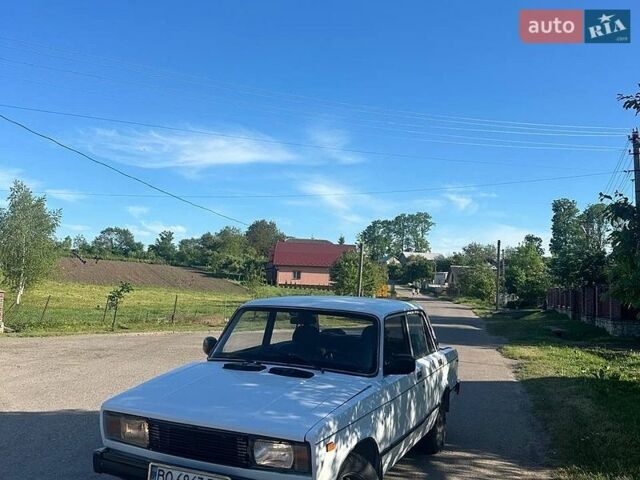Белый ВАЗ 2105, объемом двигателя 1.3 л и пробегом 300 тыс. км за 750 $, фото 1 на Automoto.ua
