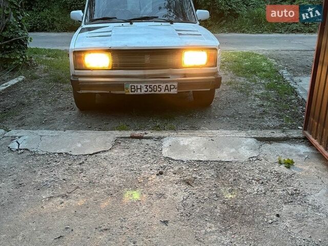 Белый ВАЗ 2105, объемом двигателя 0 л и пробегом 100 тыс. км за 500 $, фото 1 на Automoto.ua