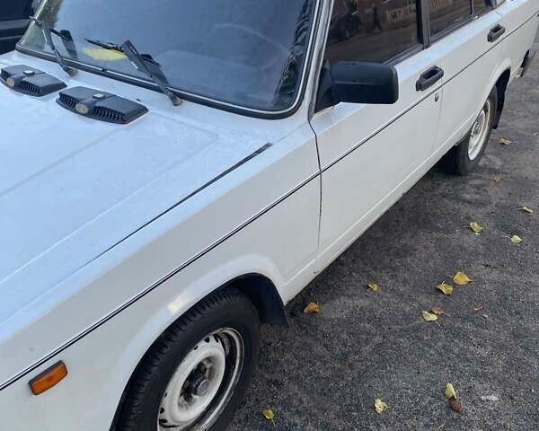 ВАЗ 2105 1982 в Днепре (Днепропетровске) на Automoto.ua Белый ВАЗ 2105, объемом двигателя 1.2 л и пробегом 20 тыс. км за 800 $, фото 1 на Automoto.ua
