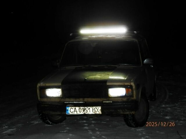 Белый ВАЗ 2105, объемом двигателя 1 л и пробегом 30 тыс. км за 24 $, фото 1 на Automoto.ua