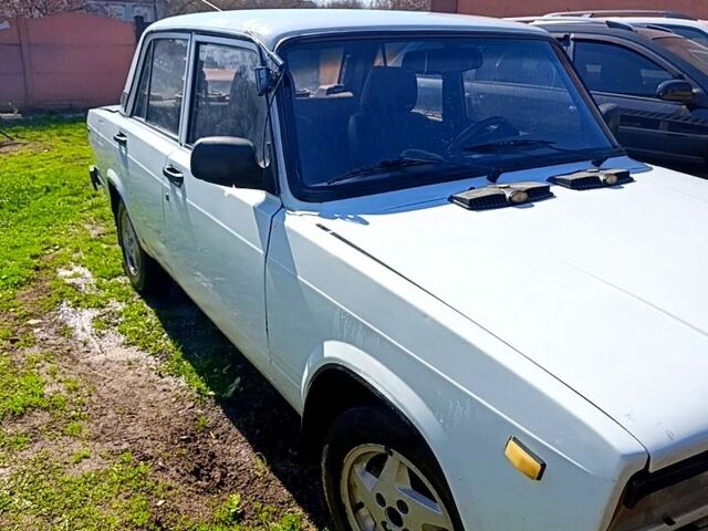 Белый ВАЗ 2105, объемом двигателя 1.3 л и пробегом 50 тыс. км за 800 $, фото 1 на Automoto.ua