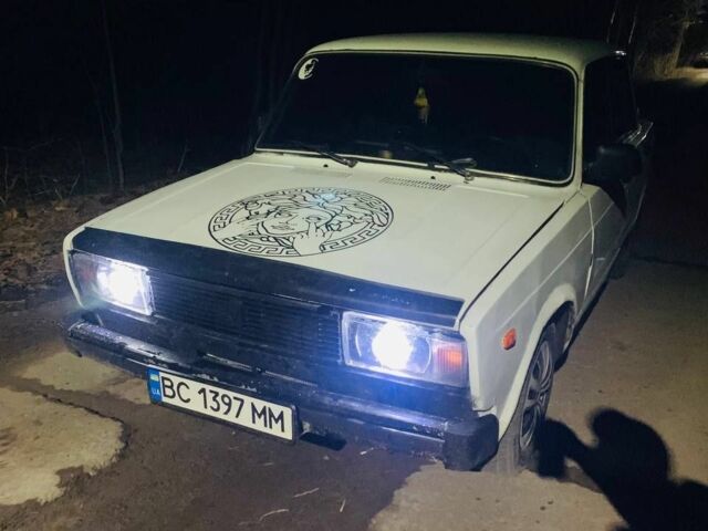 Белый ВАЗ 2105, объемом двигателя 1.2 л и пробегом 80 тыс. км за 677 $, фото 1 на Automoto.ua