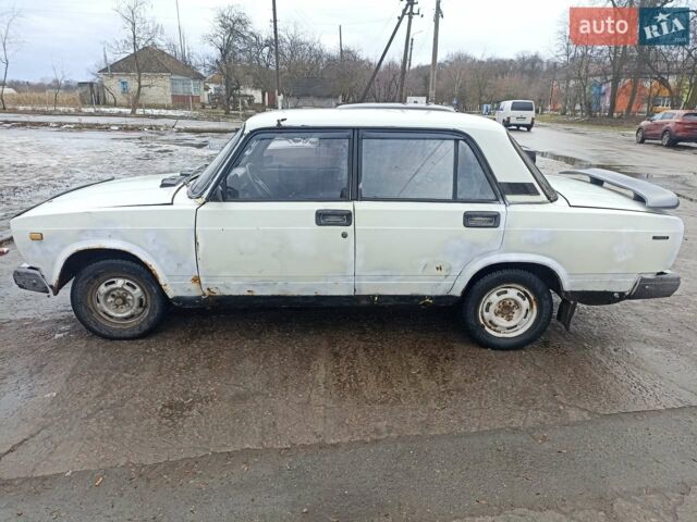 Белый ВАЗ 2105, объемом двигателя 1.2 л и пробегом 60 тыс. км за 400 $, фото 1 на Automoto.ua