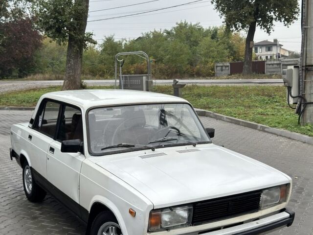 Белый ВАЗ 2105, объемом двигателя 1.5 л и пробегом 1 тыс. км за 912 $, фото 1 на Automoto.ua