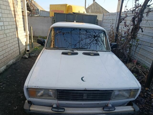 Белый ВАЗ 2105, объемом двигателя 2 л и пробегом 100 тыс. км за 259 $, фото 1 на Automoto.ua