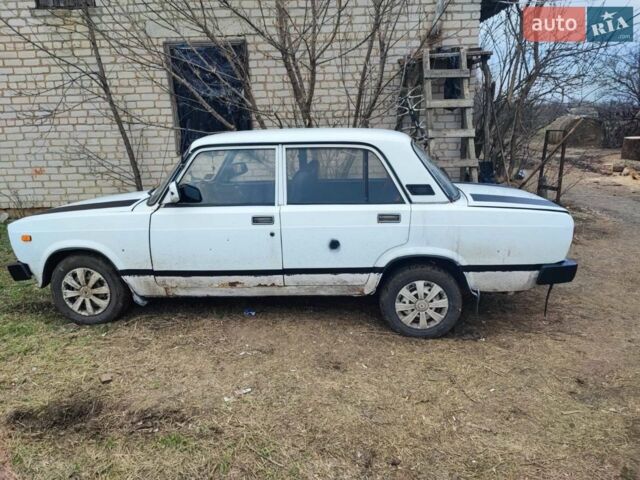 Белый ВАЗ 2105, объемом двигателя 1.3 л и пробегом 300 тыс. км за 445 $, фото 1 на Automoto.ua