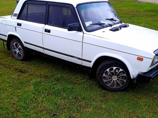 Белый ВАЗ 2105, объемом двигателя 1.2 л и пробегом 100 тыс. км за 900 $, фото 1 на Automoto.ua