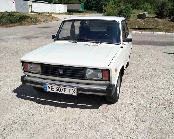 Белый ВАЗ 2105, объемом двигателя 1.5 л и пробегом 90 тыс. км за 1500 $, фото 1 на Automoto.ua