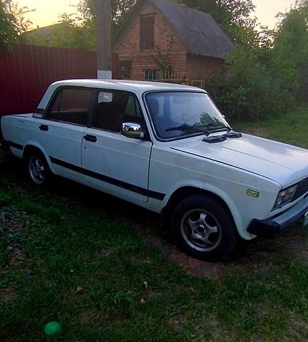 Білий ВАЗ 2105, об'ємом двигуна 1.5 л та пробігом 270 тис. км за 1000 $, фото 1 на Automoto.ua