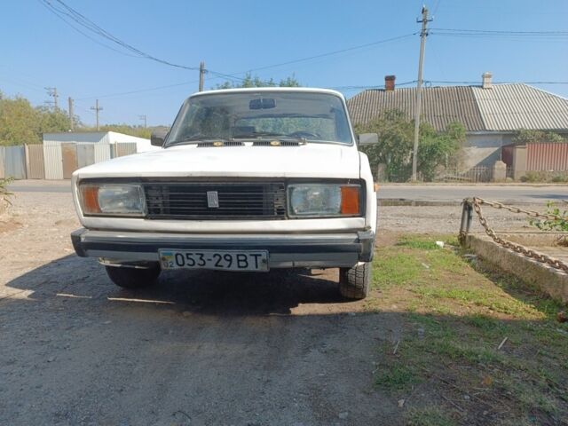 Белый ВАЗ 2105, объемом двигателя 1.3 л и пробегом 100 тыс. км за 400 $, фото 1 на Automoto.ua