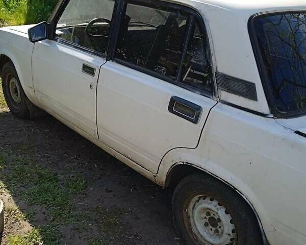 Білий ВАЗ 2105, об'ємом двигуна 1.3 л та пробігом 5 тис. км за 600 $, фото 1 на Automoto.ua