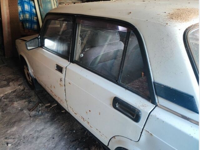 Белый ВАЗ 2105, объемом двигателя 0 л и пробегом 111 тыс. км за 400 $, фото 1 на Automoto.ua