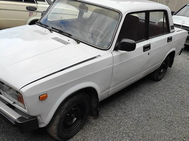 Белый ВАЗ 2105, объемом двигателя 0 л и пробегом 1 тыс. км за 624 $, фото 1 на Automoto.ua