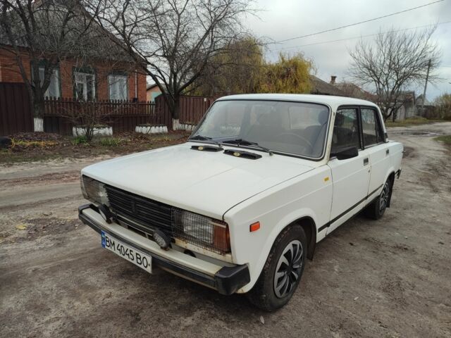 Белый ВАЗ 2105, объемом двигателя 1.3 л и пробегом 100 тыс. км за 700 $, фото 1 на Automoto.ua