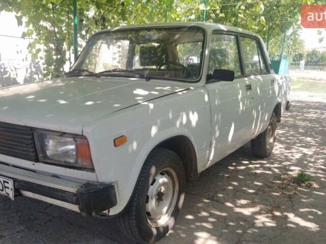 Белый ВАЗ 2105, объемом двигателя 1.2 л и пробегом 400 тыс. км за 750 $, фото 1 на Automoto.ua