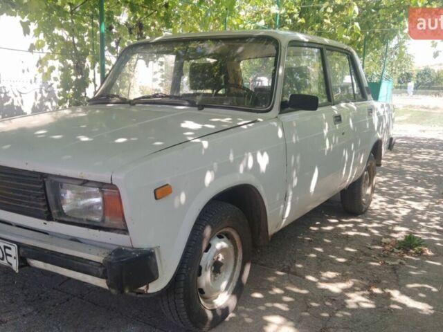 Белый ВАЗ 2105, объемом двигателя 1.2 л и пробегом 400 тыс. км за 750 $, фото 1 на Automoto.ua