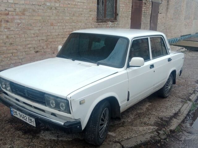 Белый ВАЗ 2105, объемом двигателя 1.2 л и пробегом 300 тыс. км за 714 $, фото 1 на Automoto.ua