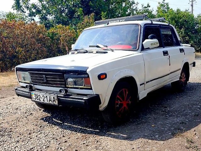 Белый ВАЗ 2105, объемом двигателя 1.3 л и пробегом 777 тыс. км за 720 $, фото 1 на Automoto.ua
