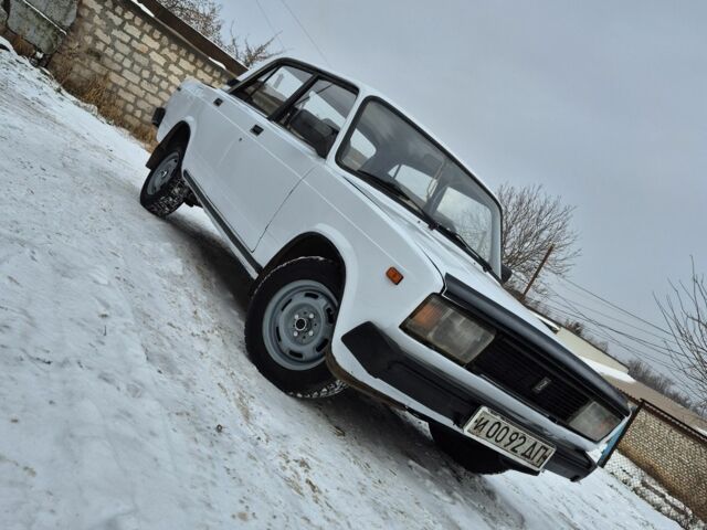 Белый ВАЗ 2105, объемом двигателя 1.5 л и пробегом 15 тыс. км за 645 $, фото 1 на Automoto.ua