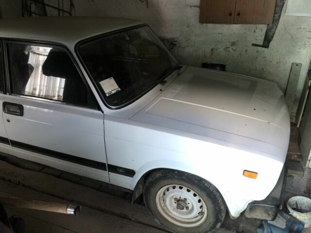 Белый ВАЗ 2105, объемом двигателя 0 л и пробегом 1000 тыс. км за 697 $, фото 1 на Automoto.ua