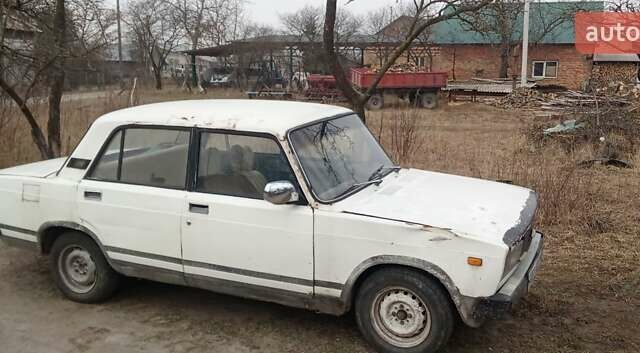 Белый ВАЗ 2105, объемом двигателя 1.3 л и пробегом 210 тыс. км за 350 $, фото 1 на Automoto.ua