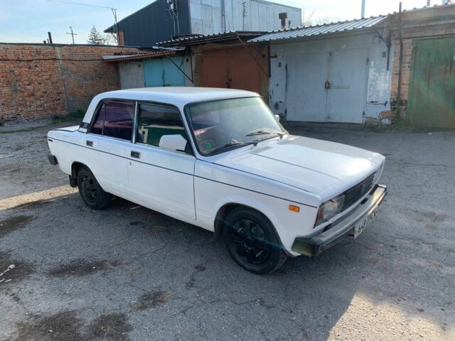 Белый ВАЗ 2105, объемом двигателя 1.5 л и пробегом 227 тыс. км за 592 $, фото 1 на Automoto.ua