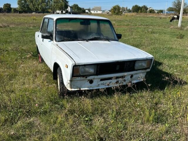 Белый ВАЗ 2105, объемом двигателя 1.5 л и пробегом 30 тыс. км за 269 $, фото 1 на Automoto.ua