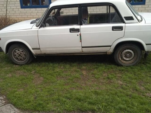 Белый ВАЗ 2105, объемом двигателя 1.3 л и пробегом 150 тыс. км за 654 $, фото 1 на Automoto.ua