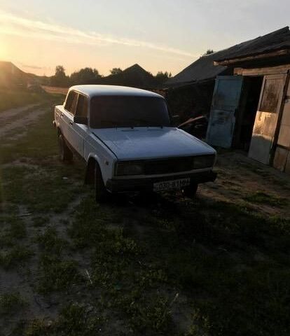 Белый ВАЗ 2105, объемом двигателя 6 л и пробегом 30 тыс. км за 426 $, фото 1 на Automoto.ua