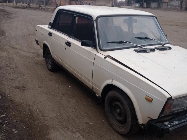 Белый ВАЗ 2105, объемом двигателя 1 л и пробегом 11 тыс. км за 500 $, фото 1 на Automoto.ua