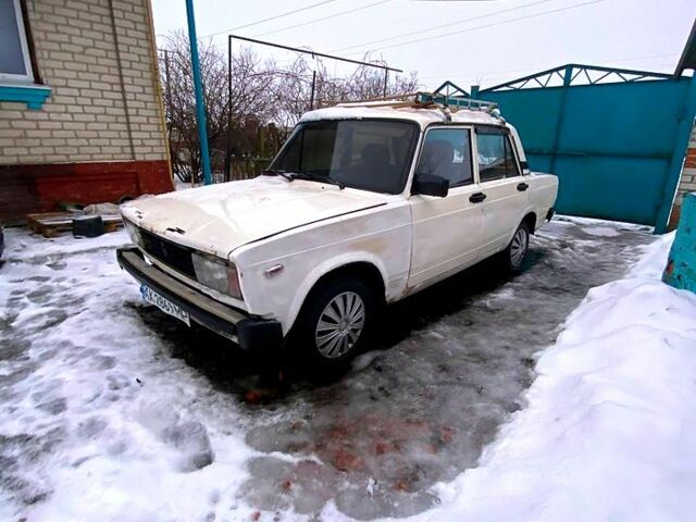 Белый ВАЗ 2105, объемом двигателя 1.3 л и пробегом 200 тыс. км за 650 $, фото 1 на Automoto.ua