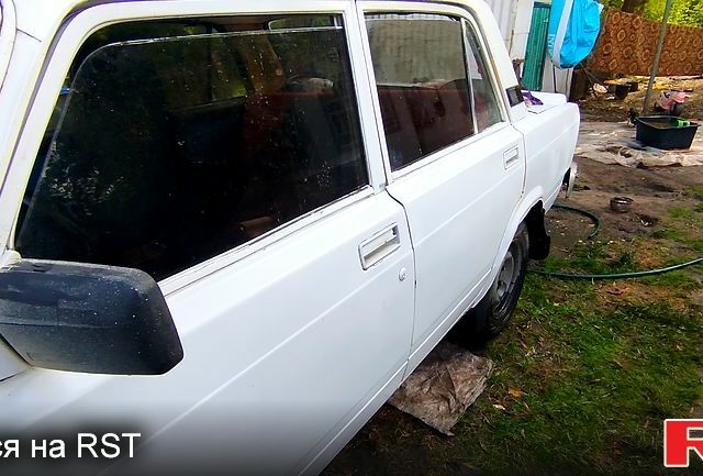Білий ВАЗ 2105, об'ємом двигуна 1.5 л та пробігом 120 тис. км за 510 $, фото 1 на Automoto.ua