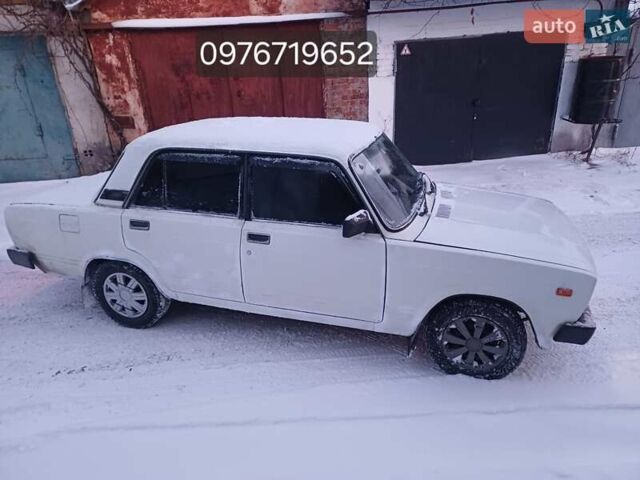 Белый ВАЗ 2105, объемом двигателя 1.5 л и пробегом 200 тыс. км за 520 $, фото 1 на Automoto.ua
