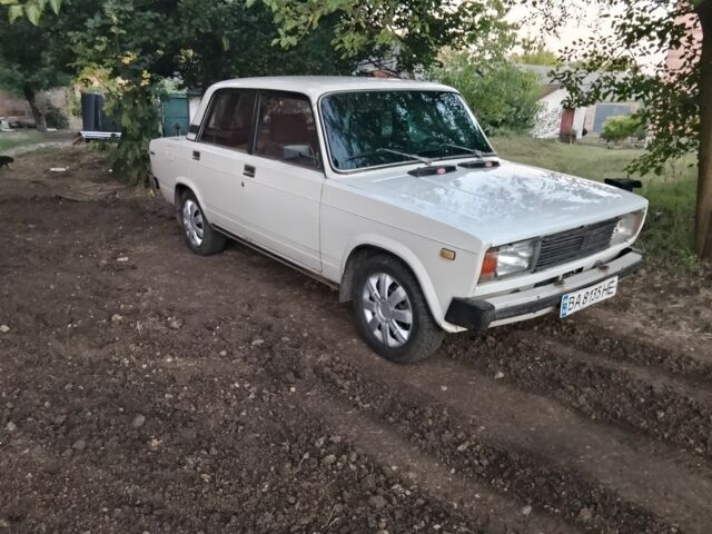Білий ВАЗ 2105, об'ємом двигуна 1.5 л та пробігом 200 тис. км за 1001 $, фото 1 на Automoto.ua