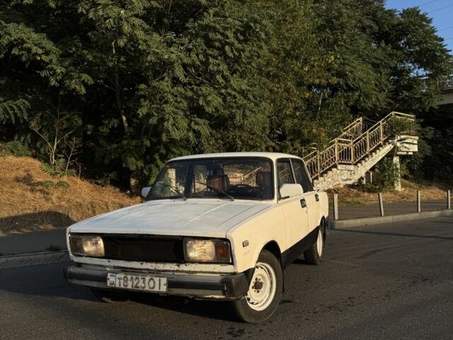 Белый ВАЗ 2105, объемом двигателя 1.5 л и пробегом 100 тыс. км за 320 $, фото 1 на Automoto.ua