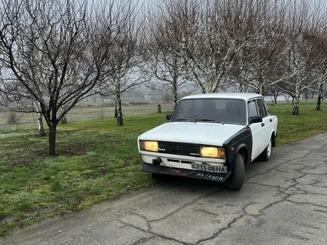 Белый ВАЗ 2105, объемом двигателя 1.5 л и пробегом 1 тыс. км за 426 $, фото 1 на Automoto.ua