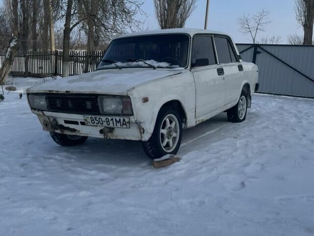 Белый ВАЗ 2105, объемом двигателя 1.5 л и пробегом 150 тыс. км за 323 $, фото 1 на Automoto.ua