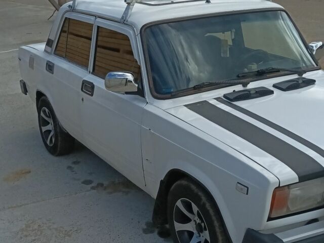 Белый ВАЗ 2105, объемом двигателя 0 л и пробегом 300 тыс. км за 971 $, фото 1 на Automoto.ua