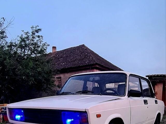 Белый ВАЗ 2105, объемом двигателя 1.3 л и пробегом 39 тыс. км за 671 $, фото 1 на Automoto.ua