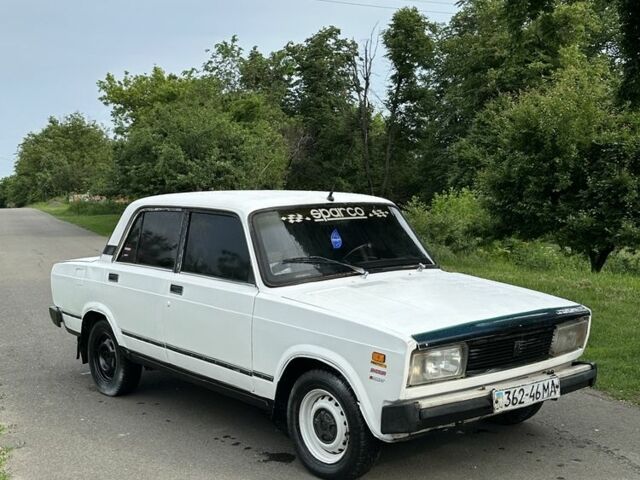 Белый ВАЗ 2105, объемом двигателя 1.3 л и пробегом 80 тыс. км за 700 $, фото 1 на Automoto.ua