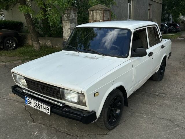 Белый ВАЗ 2105, объемом двигателя 1.3 л и пробегом 200 тыс. км за 499 $, фото 1 на Automoto.ua