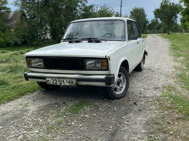 Белый ВАЗ 2105, объемом двигателя 1.6 л и пробегом 300 тыс. км за 562 $, фото 1 на Automoto.ua