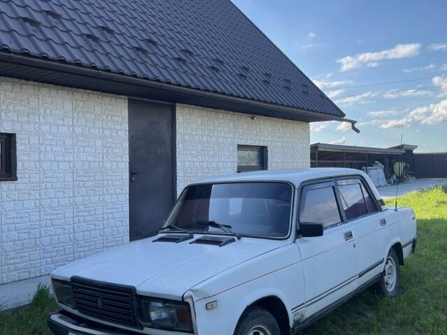 Белый ВАЗ 2105, объемом двигателя 0 л и пробегом 1 тыс. км за 600 $, фото 1 на Automoto.ua