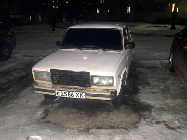 Белый ВАЗ 2105, объемом двигателя 1.5 л и пробегом 200 тыс. км за 450 $, фото 1 на Automoto.ua