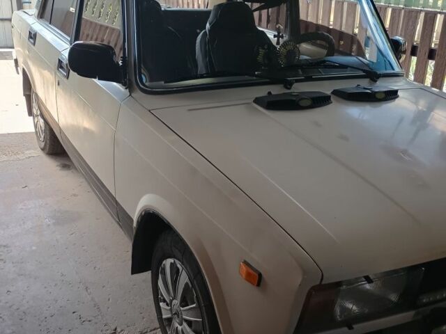 Белый ВАЗ 2105, объемом двигателя 0 л и пробегом 150 тыс. км за 600 $, фото 1 на Automoto.ua