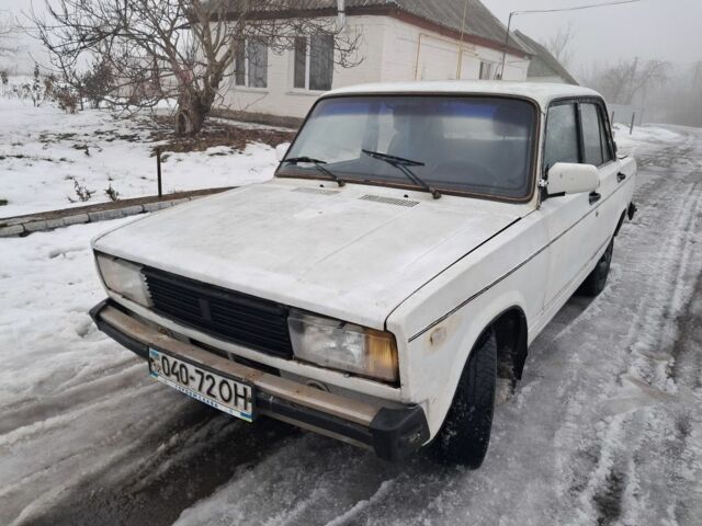 Белый ВАЗ 2105, объемом двигателя 1.3 л и пробегом 200 тыс. км за 418 $, фото 1 на Automoto.ua